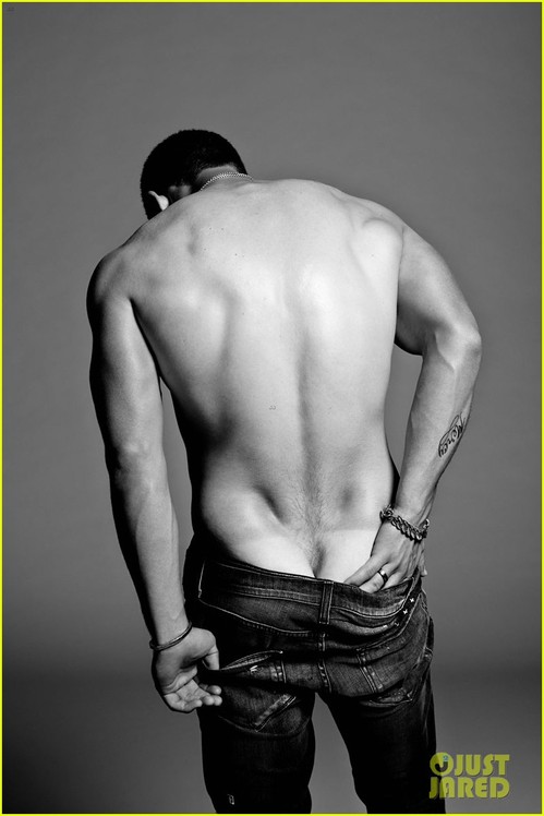 nick-jonas-poses-shirtless-in-his-underwear-for-flaunt-magazine-03.jpg