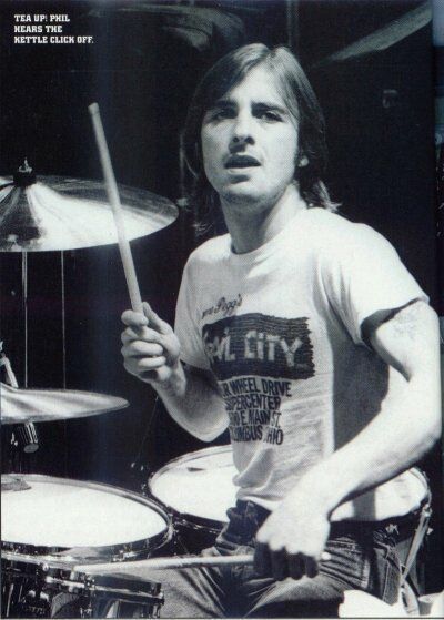 Phil-Rudd-ac-dc-8418224-400-559.jpg