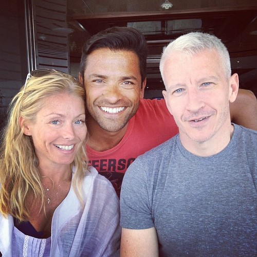 Anderson_Cooper_Kelly_Ripa_Mark_Consuelos.jpg