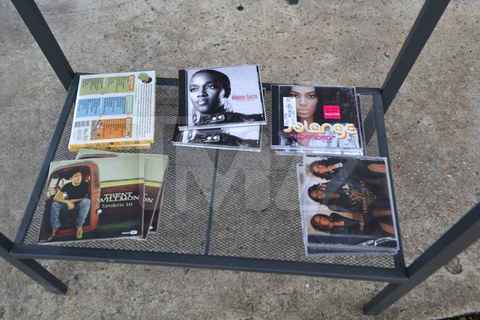 matthew-knowles-garage-sale-0910-480w.jpg