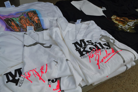 matthew-knowles-garage-sale-0915-480w.jpg