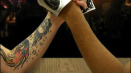 shocking-arm-wrestling.jpg
