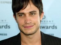 gael-garcia-bernal-face.jpg