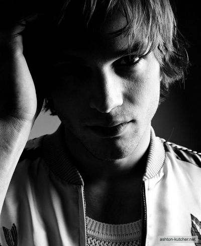 ashton-kutcher-portrait-thumb.jpg