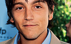 diego-luna-portrait.jpg