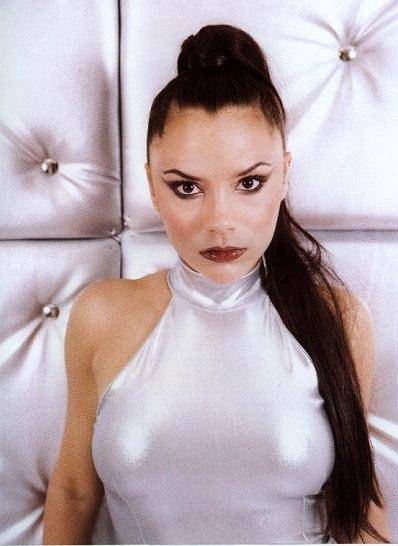 victoria-beckham-alien.jpg