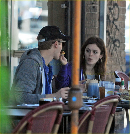 rachel-bilson-feeding-hayden-thumb.jpg