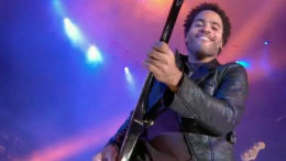 lenny-kravitz-playing-thumb.jpg