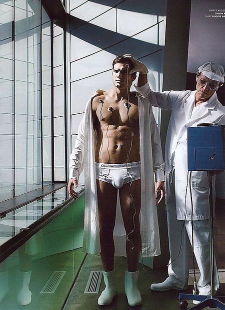ashton-kutcher-v-underwear-thumb.jpg