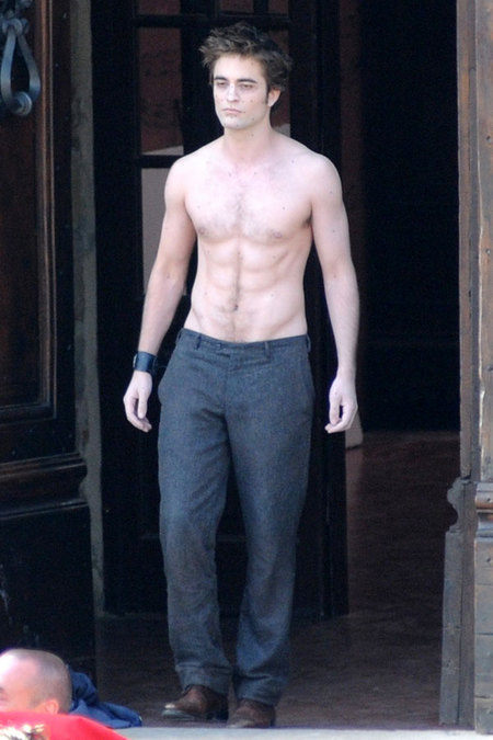 robert-pattinson-shirtless-ripped-thumb.jpg
