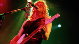 Courtney-Love-lead-singer-001-thumb.jpg