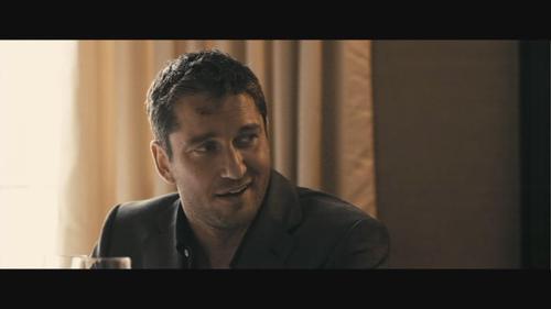 gerard-butler-portrait-rock-thumb-500x281-881.jpg