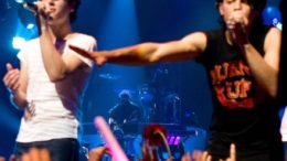 jonas-brothers-live.jpg