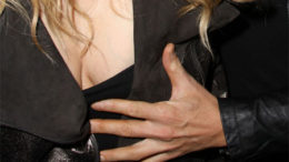 20100222-Jessica_Simpson_Titty_Grab_TOP.jpg