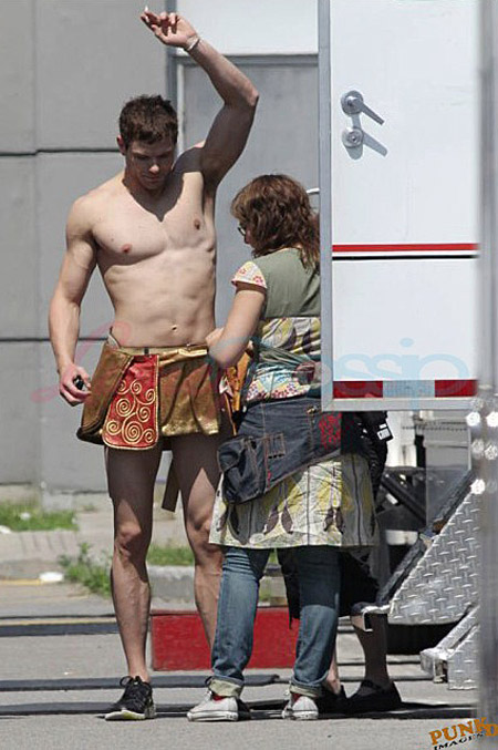 kellan-lutz-loincloth.jpg