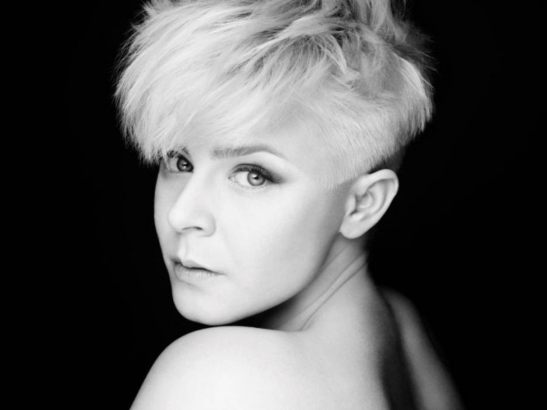 Robyn for omg blog