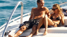 jude-law-sienna-miller-boat-thumb-500x452-2807.jpg