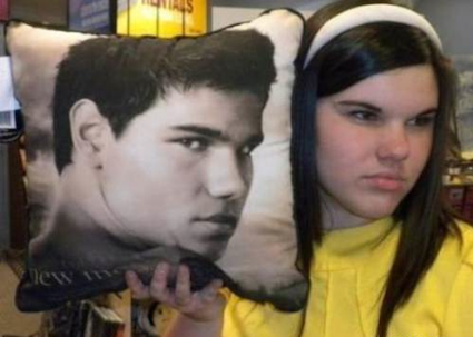taylor-lautner-pillow.png