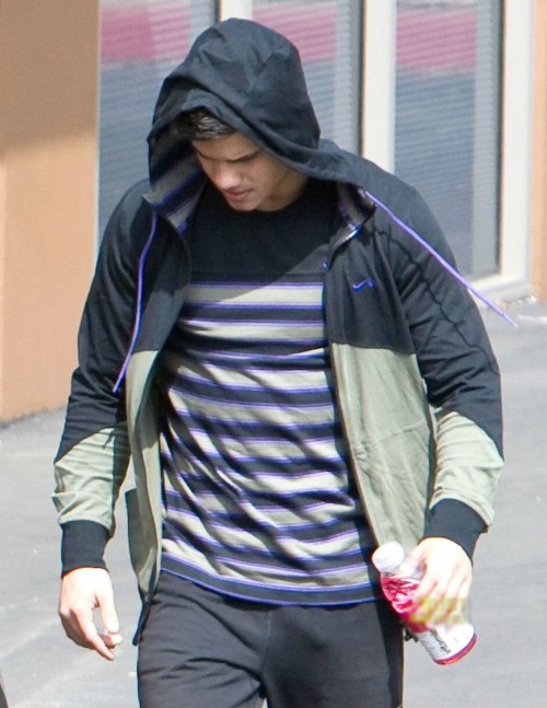 taylor-lautner-bulge.jpg