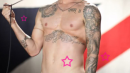 adam-levine-shirtless-mic.png