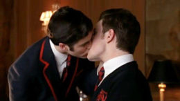 glee-gay-kiss-thumb-500x274-6729.jpg