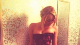 o-MILEY-CYRUS-CLEAVAGE-570-thumb-500x421-7368.jpg