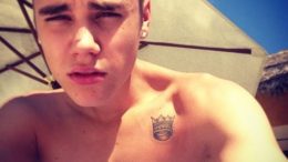 justin-bieber-shirtless-2-thumb-500x500-9210.jpg