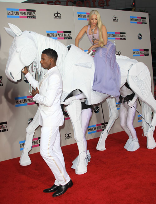 gagafakehorse-thumb-500x653-15916.jpg