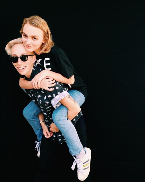 lily-rose-depp-has-come-out-as-not-straight-body-image-1440411213-1