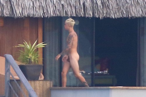 Justin Bieber nude in Bora Bora