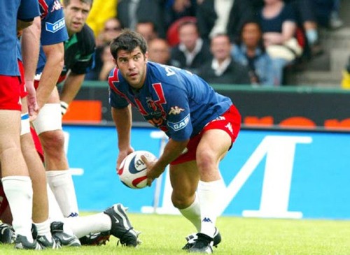 Suite au forfait de Fabien Galthié, Jerôme Fillol sera chargé de mener le pack parisien face aux champions de France Biarrots.