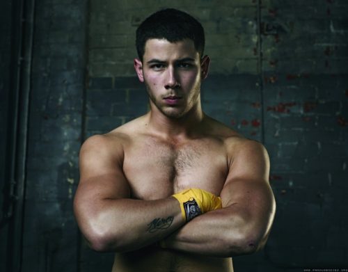 nick-jonas-shirtless-photos-09162015-00021