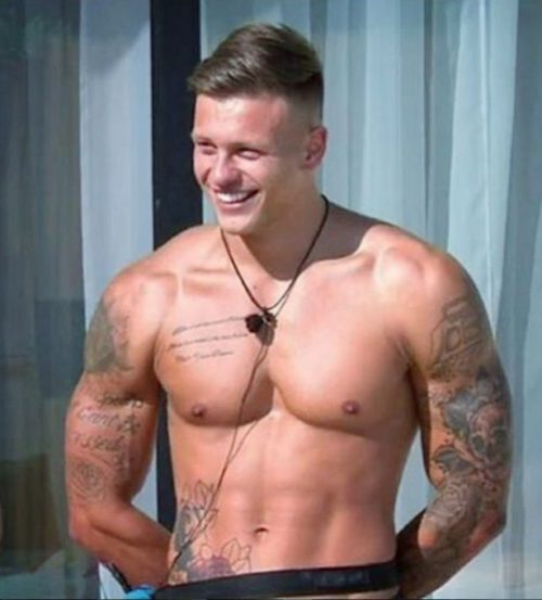alex-bowen-on-love-island