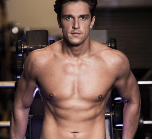 lewis-bloor-shirtless