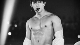 Wonho shirtless performance